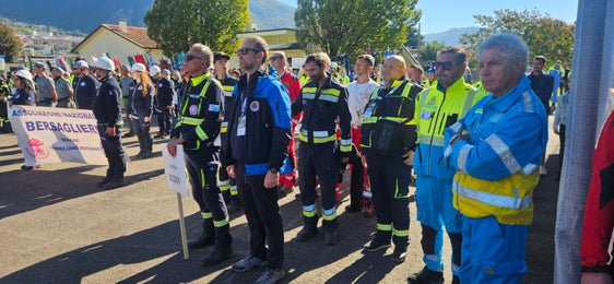 Oltre ai rappresentanti dell'Agenzia per la Protezione civile, all'incontro interregionale svoltosi nelle giornate del 3 e 4 ottobre a Gemona del Friuli hanno partecipato anche la Protezione civile della Croce Bianca, la Croce Rossa, il Corpo dei Vigili del fuoco volontari e l'Unità cinofila da soccorso dell'Alto Adige. (Foto: USP/Agenzia per la Protezione civile)