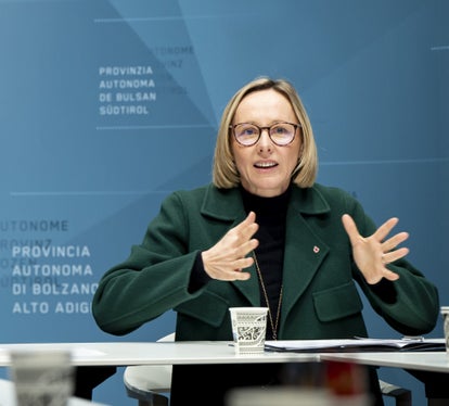 La Provincia punta a costituire una riserva di personale per coprire le uscite previste entro il 2029 del Corpo permanente dei Vigili del fuoco. Più personale significa anche meno straordinari e un alleggerimento del carico di lavoro per il team già in servizio, sottolinea Magdalena Amhof, assessora provinciale al Personale. (Foto: USP/Fabio Brucculeri)