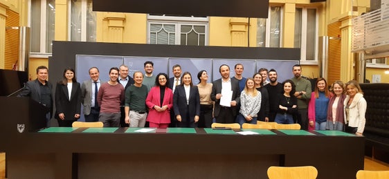 Foto di gruppo con gli assessori provinciali e i rappresentanti dei giovani (Foto: ASP/Servizio Giovani)