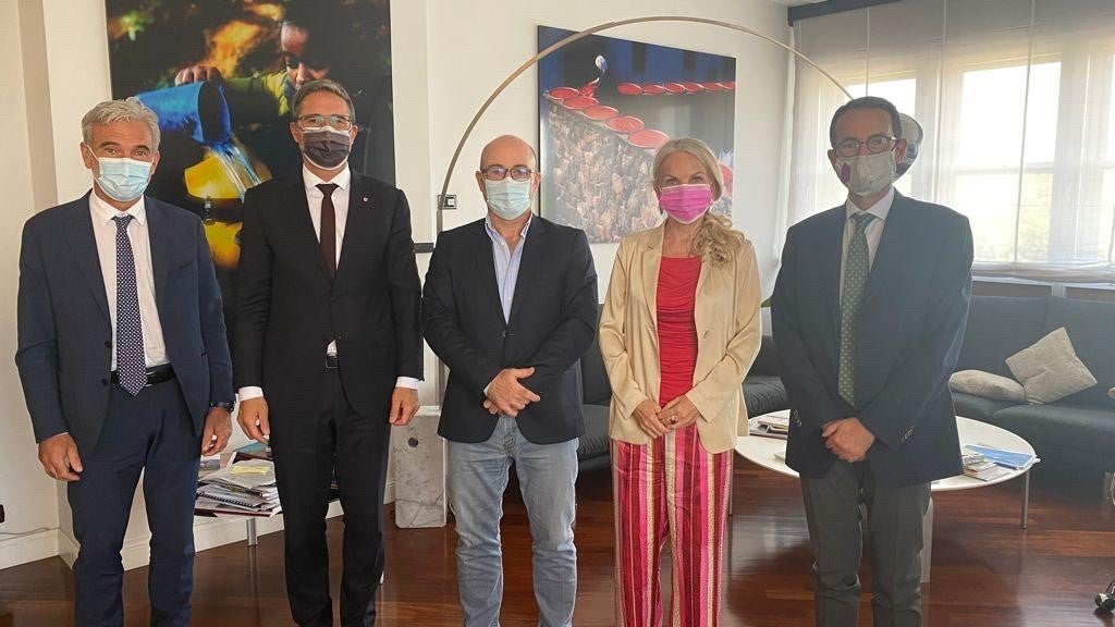 Das heutige Treffen im Umweltministerium, v.l. LR Schuler, LH Kompatscher, Minister Cingolani, Senatorin Unterberger und ISPRA-Präsident Laporta (Foto: LPA)
