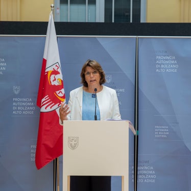 Maria Hochgruber Kuenzer mentre illustra i sette passi del Programma di Sviluppo Comunale (Foto: ASP/Fabio Brucculeri)