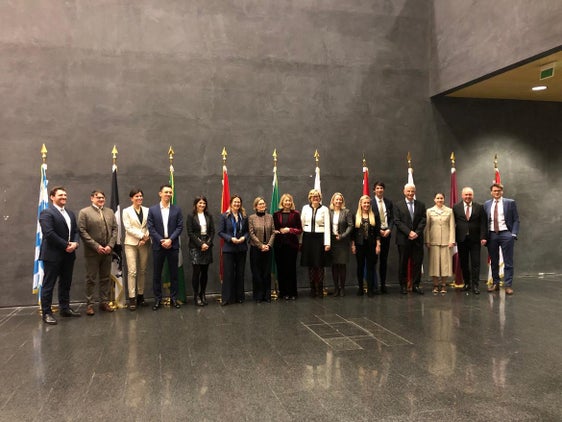 Die Mitglieder des Leitungskomitees der Arge Alp trafen sich im Museum Mart in Rovereto. (Foto: Archiv des Presseamts der Autonomen Provinz Trient)