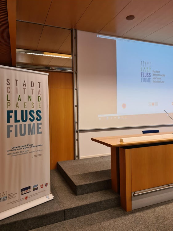 In regelmäßigen Abständen werden Anrainergemeinden und Interessierte, Vereine und Interessensvertreter, Bürgermeister und Vertreter der Gemeinden und der öffentlichen Verwaltung über den aktuellen Stand der Baumaßnahmen informiert. (Foto: LPA/Landesamt für Wildbach- und Lawinenverbauung Nord)