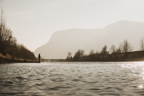 Wasser als Lebensraum definiert: Das neue Fischereigesetz setzt neue Akzente für Bewirtschaftung, aber auch für Sportler und Bautätigkeiten am und im Fischwasser. (Foto: LPA/Amt für Jagd und Fischerei)