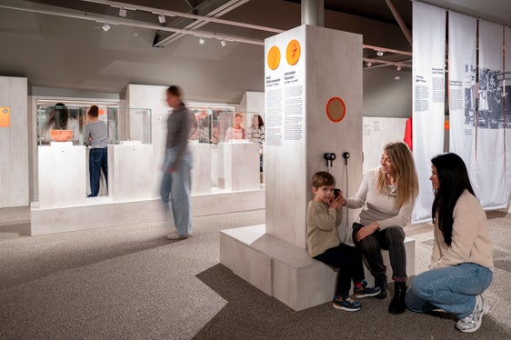 50 musei, collezioni e sedi espositive, tra cui il Museo Archeologico dell'Alto Adige, partecipano alla campagna estiva Summer Museum e offrono l'ingresso gratuito ai giovani in possesso di altoadigemobilità Pass o abo+. (Foto: Museo Archeologico dell'Alto Adige/Manuela Tessaro)