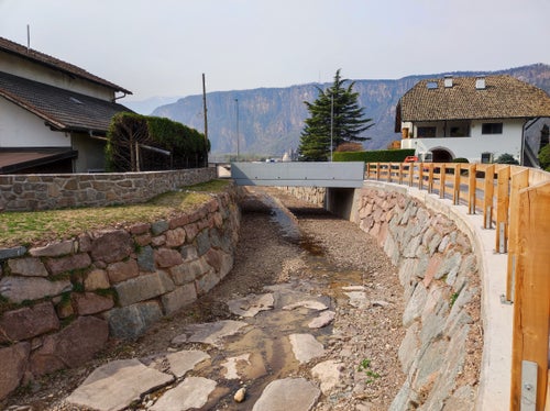 Über den Aldeinerbach führt nun diese neue Brücke. (Foto: LPA/Landesamt für Wildbach- und Lawinenverbauung Süd)