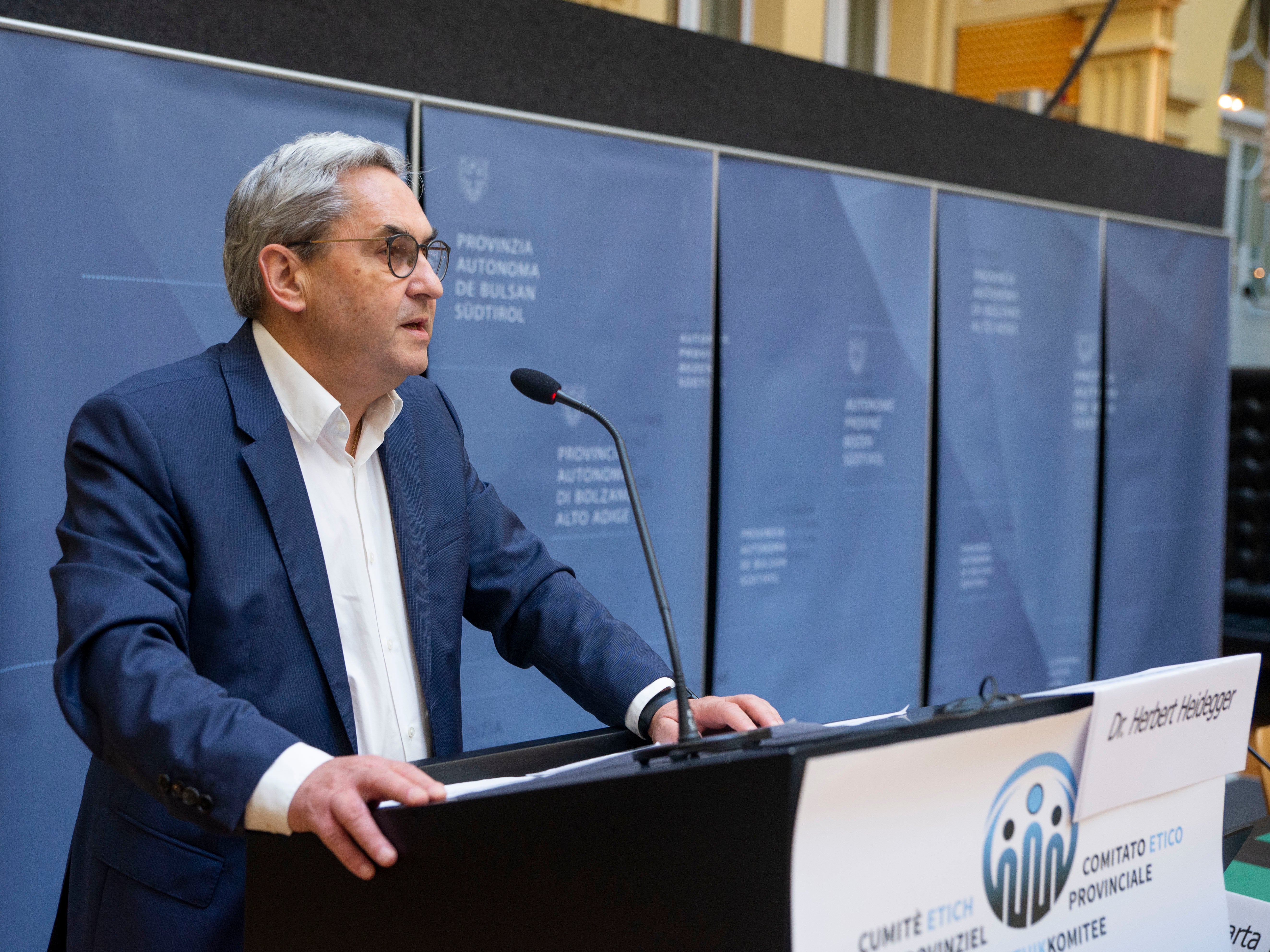 Der langjährige Primar für Gynäkologie am Krankenhaus Meran Herbert Heidegger wurde als Vorsitzender des Landesethikkomitees bestätigt. (Archivbild: LPA/Fabio Brucculeri)