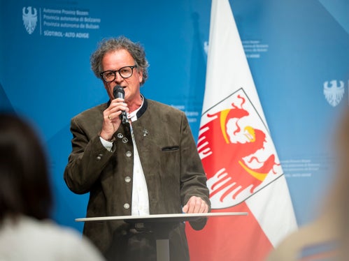  Landesjägermeister Günther Rabensteiner erläuterte, warum der Jagdverband das Netzwerk Kitzrettung gegründet hat. (Foto: LPA/Fabio Brucculeri)