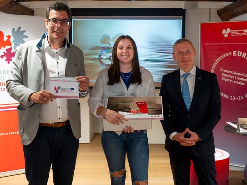 Denise Laßnig dl Tirol dl Ost é gnüda premiada por la plata dancá dl calënder dl'Euregio. (Foto: USP/Fabio Brucculeri)
