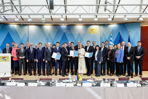 I rappresentanti delle “Power Regions” hanno rinnovato in una dichiarazione congiunta la loro richiesta di garanzie giuridicamente vincolanti per tutte le Regioni, di una riduzione della burocrazia e di un chiaro rifiuto di collegare i fondi dell'UE a requisiti di riforma che esulano dalla competenza delle Regioni stesse. (Foto: USP/bri/Iris Haidau)