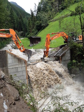 Bei dem Großereignis vom Juli 2021 (im Bild) wurde nur knapp verhindert, dass der Keilbach größere Schäden in Steinhaus anrichtet. (Archivbild LPA/Landesamt für Wildbach- und Lawinenverbauung Ost)