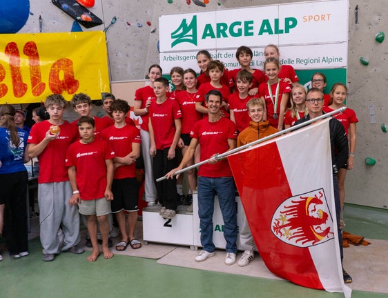 La rappresentativa altoatesina ha conquistato il terzo posto nella classifica generale della competizione ARGE ALP di arrampicata sportiva a Innsbruck. (Foto: Philipp Calovi)