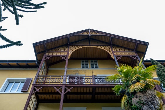 Negli abbaini sono incorporati dettagli accattivanti in legno intagliato. (Foto: USP/Soprintendenza provinciale ai beni culturali/Manuela Tessaro)