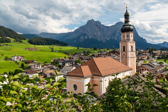 Domenica 13 novembre a Castelrotto dalle 7 alle 21 si tornerà alle urne per eleggere il Consiglio comunale e il/la sindaco/a (Foto: Otto Domes - CC BY-SA 4.0)