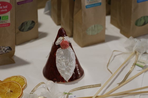 Der solidarische Weihnachtsmarkt bietet an einem zweiten Tag die Möglichkeit, handgefertigte Produkte zu erwerben: am Mittwoch, 3. Dezember, von 9.15 Uhr bis 16.00 Uhr im Landhaus 12 in der Kanonikus-Michael-Gamper-Straße 1. (Foto: LPA/Ressort Sozialer Zusammenhalt, Familie, Senioren, Genossenschaften und Ehrenamt/Katharina Fleischmann)