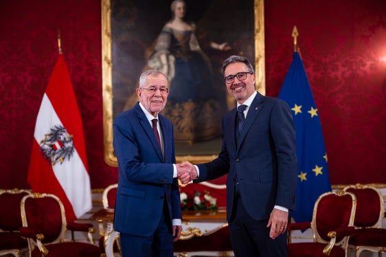 Österreichs Bundespräsident Alexander Van der Bellen (links) hat Südtirols Landeshauptmann Arno Kompatscher zu einem Gespräch in der Wiener Hofburg empfangen. (Foto: Paul Kulec/HBF)