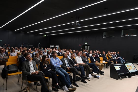 Bei der Tagung Bingo im NOI Techpark in Bozen haben sich 170 Fachleute mit der Digitalisierung in der öffentlichen Mobilität befasst. Diese soll noch mehr Menschen zum Nutzen von Bus und Bahn bewegen. (Foto: STA/Tessaro)