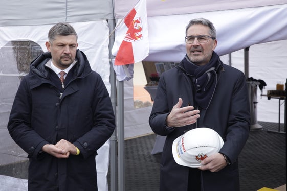 Il presidente della Provincia autonoma di Bolzano Arno Kompatscher (a dx) e l'assessore alla Mobilità e alle Infrastrutture Daniel Alfreider a Perca il giorno della consegna dei lavori di costruzione della circonvallazione. (Foto: ASP/Tiberio Sorvillo)