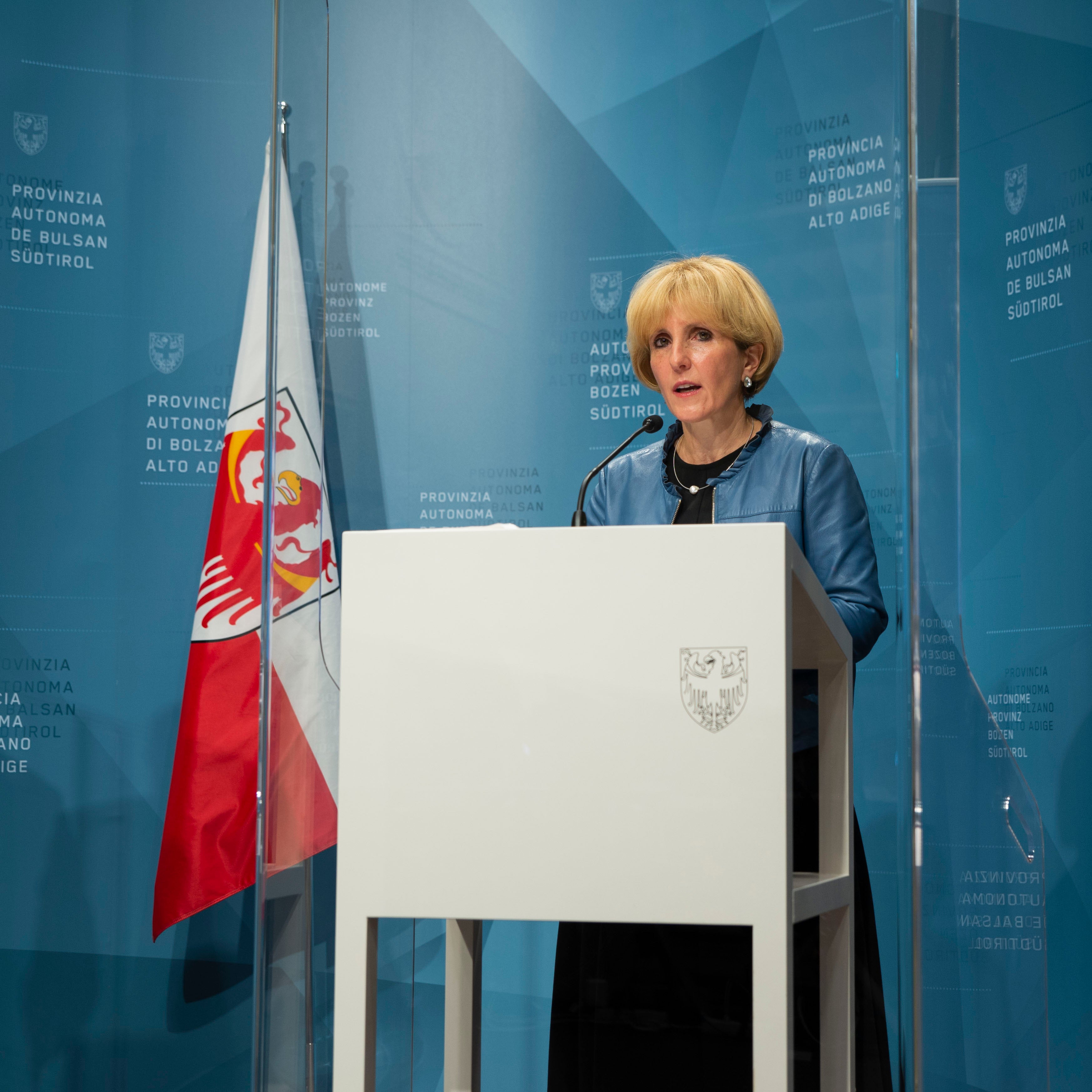 Landesrätin Waltraud Deeg hat den Mitgliedern der Landesregierung den Gesetzentwurf Öffentlicher und sozialer Wohnbau vorgestellt. (Foto: LPA/Fabio Brucculeri)