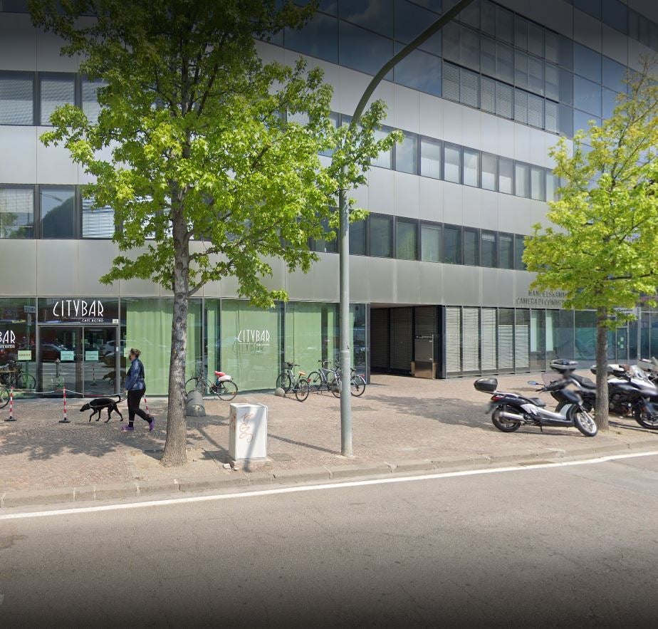 Ihren Sitz hat die Gesellschaft Euregio Plus in der Dompassage in Bozen. (Foto: Street View)