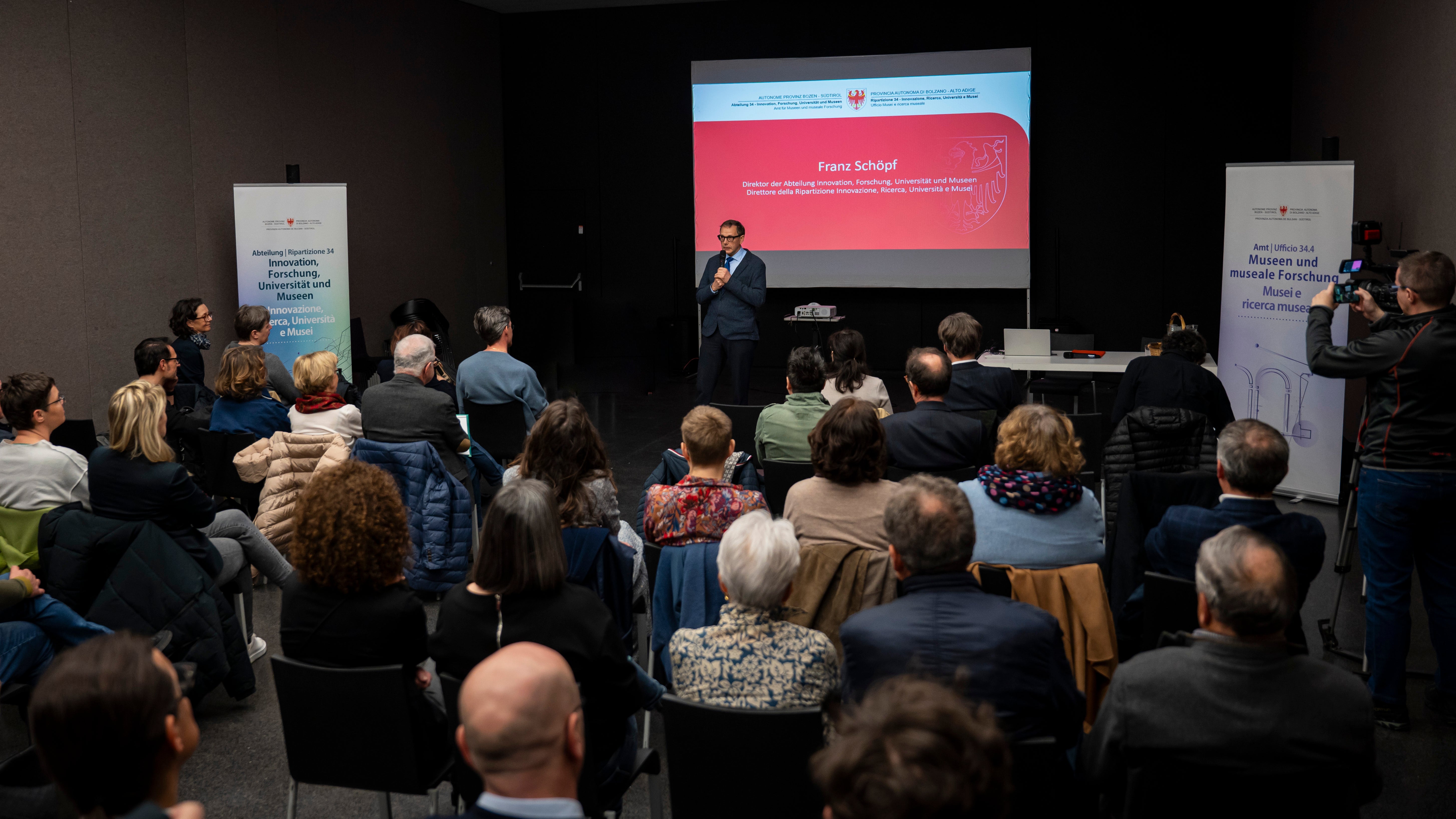 Dal 17 marzo è online il nuovo portale web sul quale si possono trovare oltre 300.000 oggetti provenienti da musei e collezioni. È stato presentato alla presenza di numerosi rappresentanti di istituzioni collezionistiche. (Foto: USP/Fabio Brucculeri)