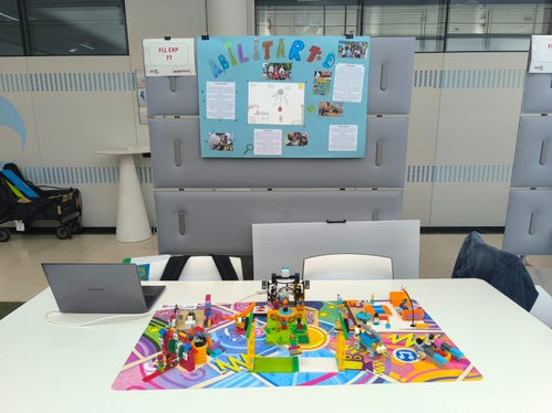 Il progetto di robotica proposto alla First Lego league explore (Foto: ASP/Istituto comprensivo di Laives)