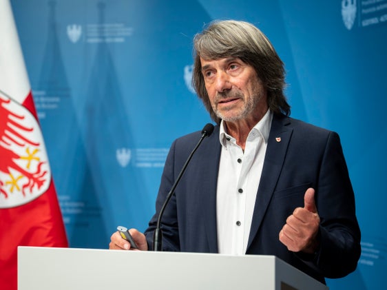 "Der Landesgesundheitsplan ist ein zentrales Instrument für ein modernes, integriertes Gesundheitssystem, in dem Krankenhäuser und die wohnortnahe Versorgung enger zusammenarbeiten mit Fokus auf Prävention, Qualität, Ausbildung, Innovation und Digitalisierung", erklärte Gesundheitslandesrat Hubert Messner. (Foto: LPA/Fabio Brucculeri)
