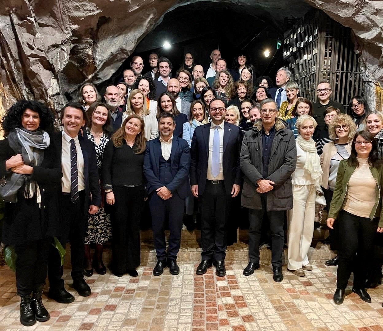 Sostegno ai docenti, prevenzione, impegno per le lingue e cooperazione con il mondo economico i temi affrontati dall'assessore all'Istruzione Marco Galateo all'incontro con dirigenti e funzionari del mondo della scuola italiana (Foto: ASP/Direzione Istruzione e Formazione italiana)
