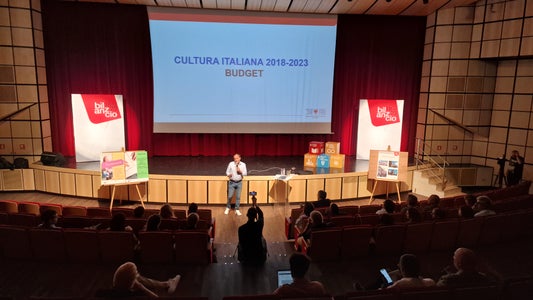 Ein Haus der italienischen Kultur ist das nächste Projekt in der italienischen Kulturpolitik, kündigte Kulturlandesrat Vettorato bei seiner Bilanzpressekonferenz zum Ende der Legislaturperiode 2018-2023 an. (Foto: LPA/Fabio Brucculeri)