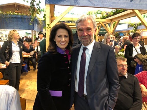 L'assessore provinciale Arnold Schuler la Ministra bavarese dell'Agricoltura Michaela Kaniber (Foto: Dipartimento Agricoltura/Peter Möltner)