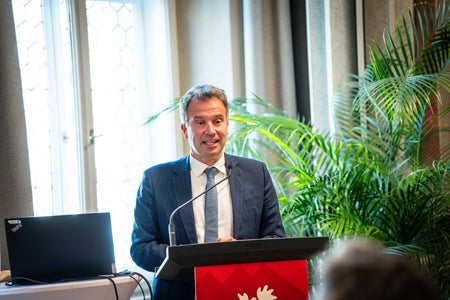 AMS-Vorstandsvorsitzender Johannes Kopf: „Die Euregio wird zu einem echten gemeinsamen Arbeitsmarkt.“ (Foto: Land Tirol/Fitsch)