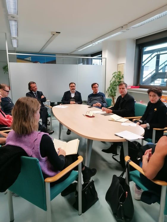 La scuola italiana ha ospitato ieri (26 ottobre) una delegazione dell’Istituto francese in Italia. Il sovrintendente Vincenzo Gullotta: “Nuove opportunità di scambi culturali per docenti e studenti” (Foto: ASP/Direzione istruzione e formazione italiana)