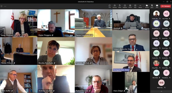 Austausch über die Ist-Situation im Bereich Obdach- und Wohnungslosigkeit in Südtirol in einem Online-Treffen mit Landeshauptmann Kompatscher und Soziallandesrätin Deeg (Foto: LPA)