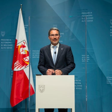 Il presidente Kompatscher ha annunciato che la Provincia si costituirà in giudizio innanzi alla Corte costituzionale per difendere le modifiche alla legge Territorio e paesaggio. (Foto: ASP/Fabio Brucculeri)