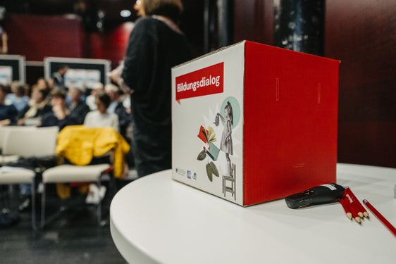 Beim Bildungsdialog wird derzeit ermittelt, welche Rahmenbedingungen geschärft werden müssen, um die Arbeit mit Kindern und Jugendlichen zu verbessern. (Foto: LPA/Andreas Senoner)