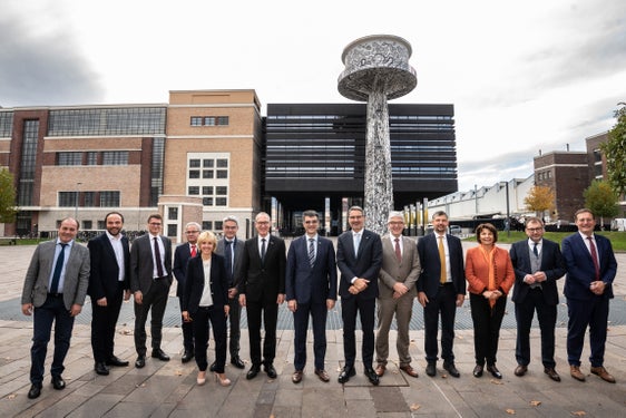 Passo dello Stelvio, collegamento ferroviario transalpino, programmi Interreg Italia-Svizzera e scambi culturali tra ladini e grigionesi i temi del confronto tra Giunta provinciale e Governo cantonale, svoltosi al NOI Techpark di Bolzano. (Foto: ASP/Ivo Corrà)