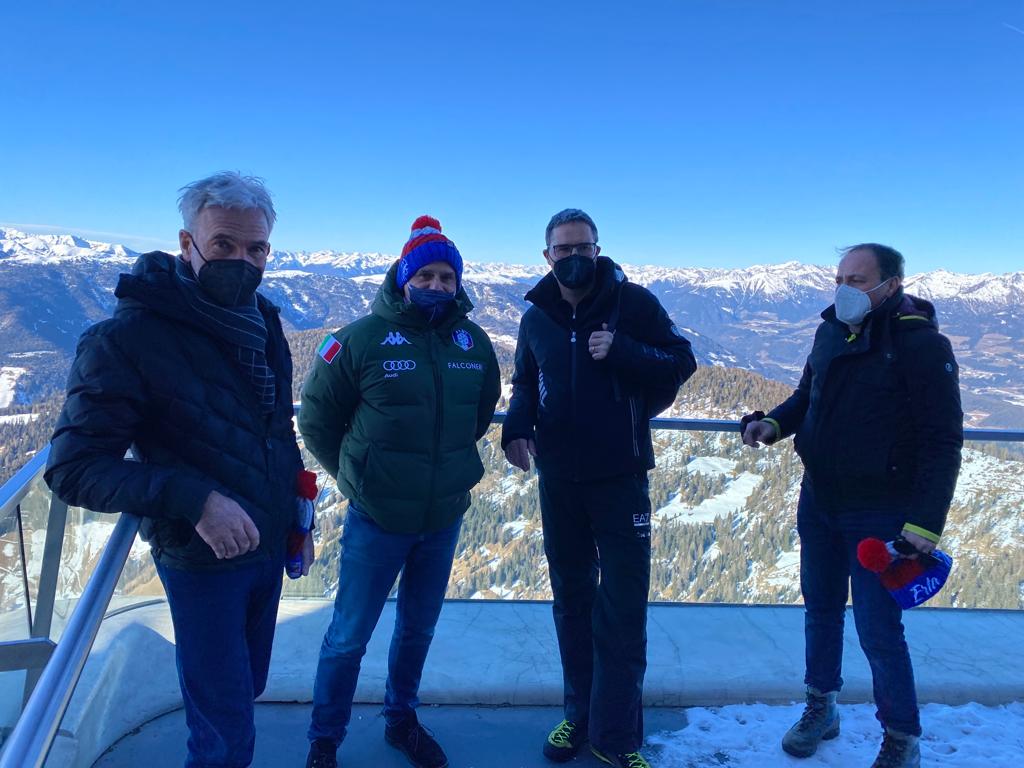 L'assessore al turismo Arnold Schuler (da sx), il ministro Garavaglia, il presidente Kompatscher e il vice presidente Giuliano Vettorato. (Foto: ASP/mp)