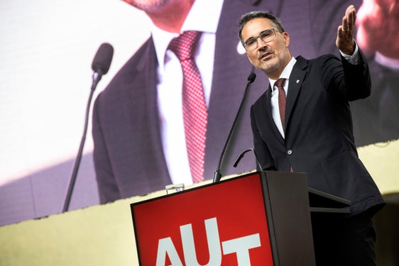 Kompatscher: "Al é tröc y tröpes che á contribuí al suzes de nosta autonomia" (Foto: USP/Ivo Corrá)