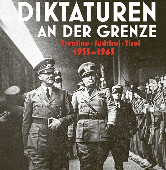 Der Bildband "Diktaturen an der Grenze. Trentino – Südtirol – Tirol 1935 – 1945" wird am Mittwoch, 24. Jänner 2024, in der italienischen Landesbibliothek "Claudia Augusta" vorgestellt. (Foto: LPA/Landesbibliothek "Claudia Augusta")