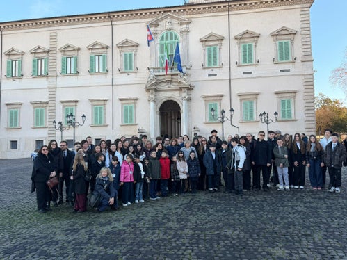 Foto di gruppo per studentesse e studenti altoatesini presenti al Quirinale per il Giorno della Memoria. (Foto: USP)