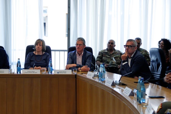  Da sinistra i sindaci di Caldaro, Gertrud Benin Bernard, Appiano, Wilfried Trettl, e Laives, Christian Bianchi (Foto: ASP/Greta Stuefer)