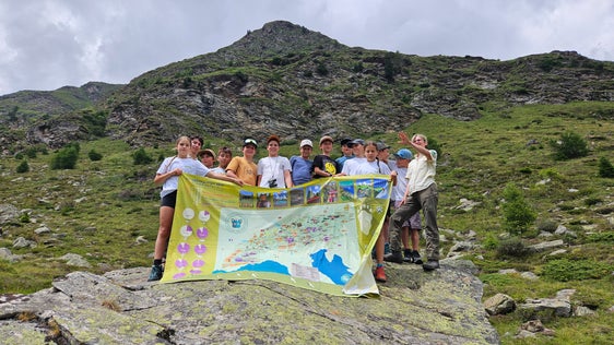 Superare insieme i dislivelli e vivere il mondo della montagna: i ragazzi e le ragazze hanno apprezzato l’atmosfera speciale del Parco naturale Gruppo di Tessa e, durante le escursioni, hanno raccolto tante esperienze condivise. (Foto: Ufficio Natura/Area Educazione alla natura e all’ambiente)
