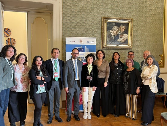 Una delegazione dell'Ufficio Politiche giovanili della Provincia di Bolzano durante il prestigioso appuntamento tenutosi a Sorrento, durante il quale è stato illustrato il progetto altoatesino "Trova il tuo spazio/Find your space". (Foto: USP/Ufficio Politiche giovanili)  