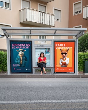 Con una campagna plurilingue, la Provincia richiama l'attenzione sull'offerta formativa linguistica e sull'esame di bilinguismo: nel 2024 già oltre 15.000 partecipanti. (Foto: USP)