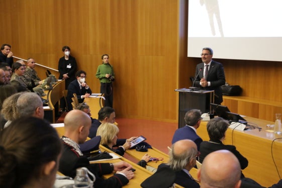 L'intervento del presidente Kompatscher nel corso dell'incontro pubblico Un patto per la legalità - La memoria di tutti, nell'aula magna della Libera Università di Bolzano (Foto: ASP/Ingo Dejaco)