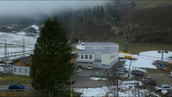 Il concessionario Alperia Greenpower dovrà stanziare fondi ambientali per un totale di 1,9 milioni di euro per l'impianto idroelettrico di Santa Valburga/Pracomune nel periodo dal 2026 al 2028. (Foto: USP/Alperia)