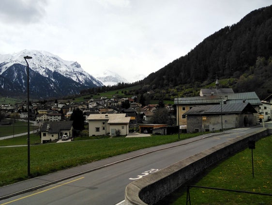 Die Landesregierung hat beschlossen, die grenzüberschreitende Busverbindung zwischen Mals und Müstair (im Bild) in der Schweiz bis Dezember 2025 weiterzuführen. (Foto: LPA/Angelika Schrott)