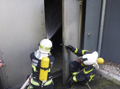 I costi per la formazione dei vigili del fuoco volontari dell'Alto Adige sono sostenuti dalla Provincia di Bolzano (Foto: Scuola provinciale antincendi)
