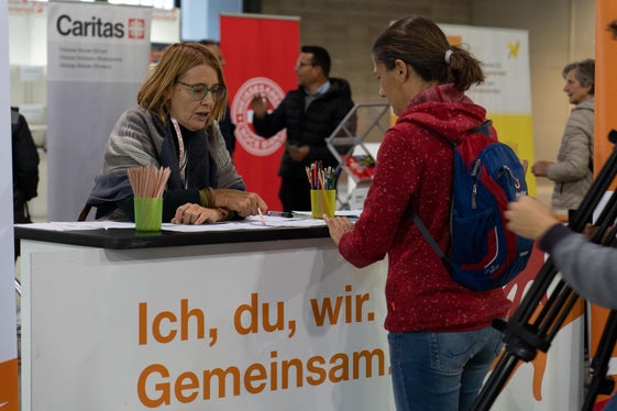 Alla fiera del volontariato oltre 40 organizzazioni e associazioni forniscono informazioni sulle loro attività (Foto: ASP/Greta Stuefer)