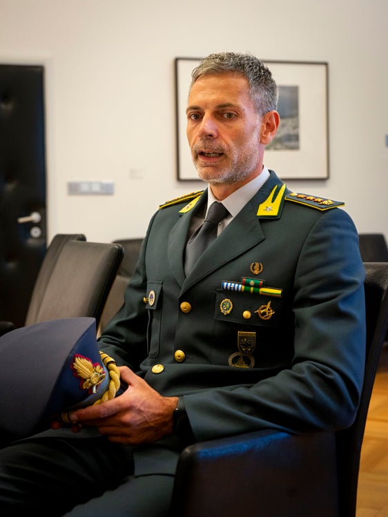 Oggi (giovedì 14 settembre), il presidente della Provincia ha incontrato Giuseppe Dinoi: il nuovo Comandante Provinciale della Guardia di Finanza di Bolzano (Foto: ASP/ Fabio Brucculeri) 